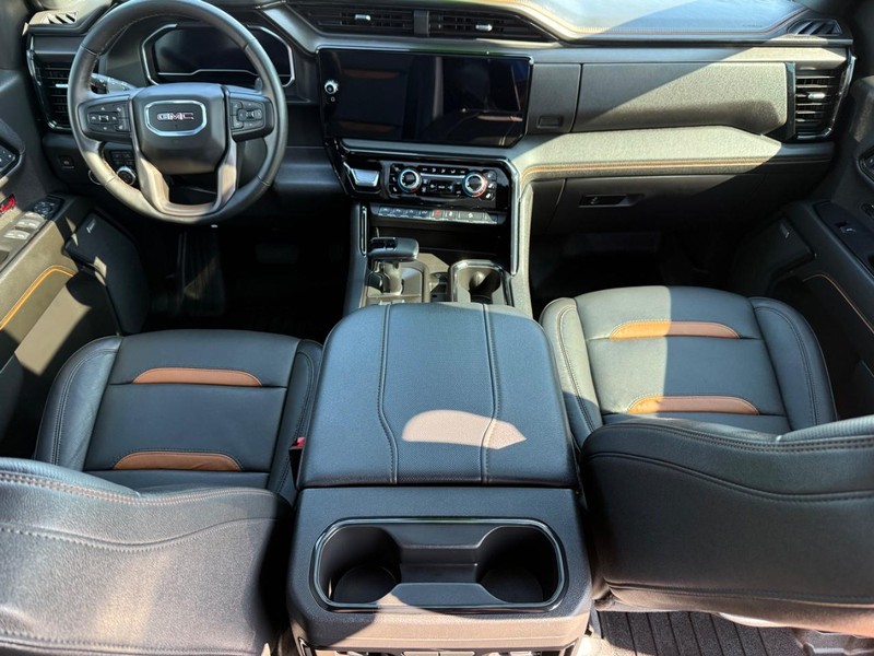 GMC Sierra 1500 Vehicle Full-screen Gallery Image 11