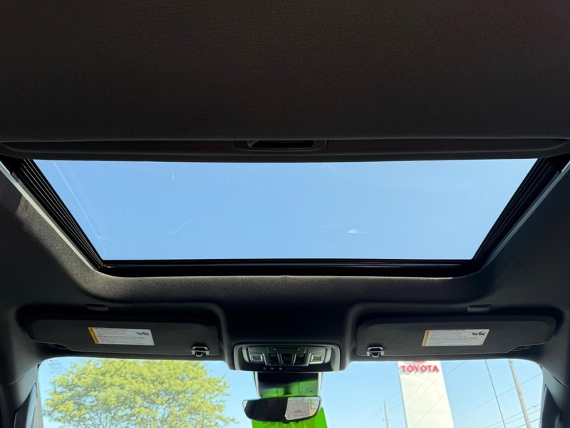GMC Sierra 1500 Vehicle Full-screen Gallery Image 13