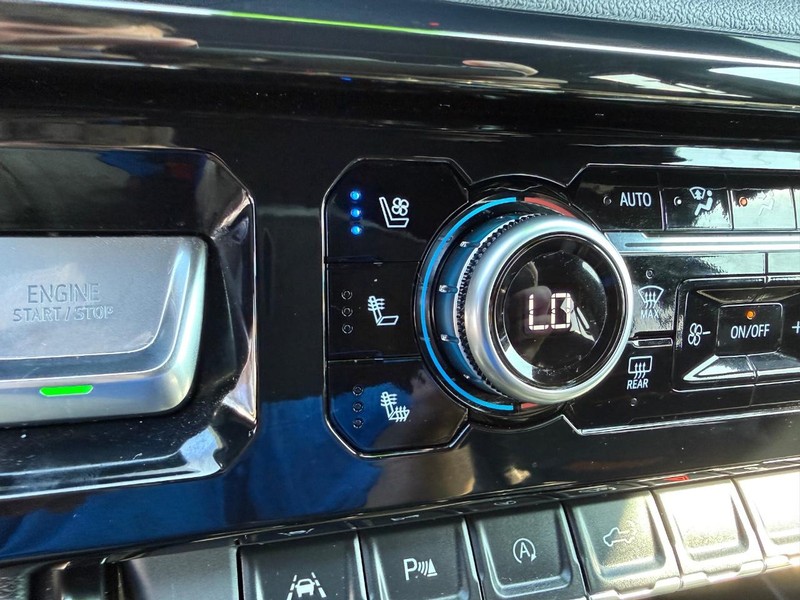 GMC Sierra 1500 Vehicle Full-screen Gallery Image 17