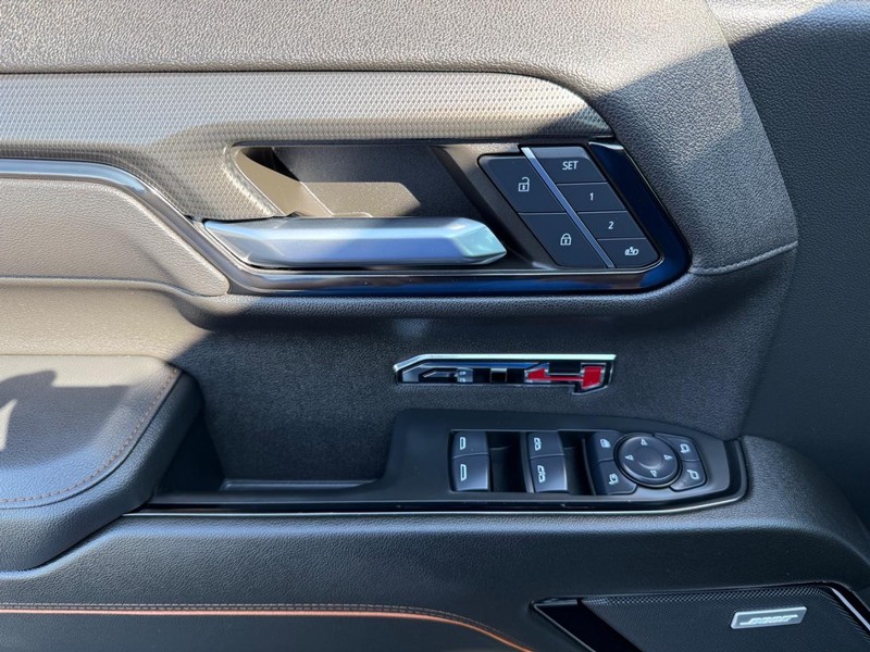 GMC Sierra 1500 Vehicle Full-screen Gallery Image 25