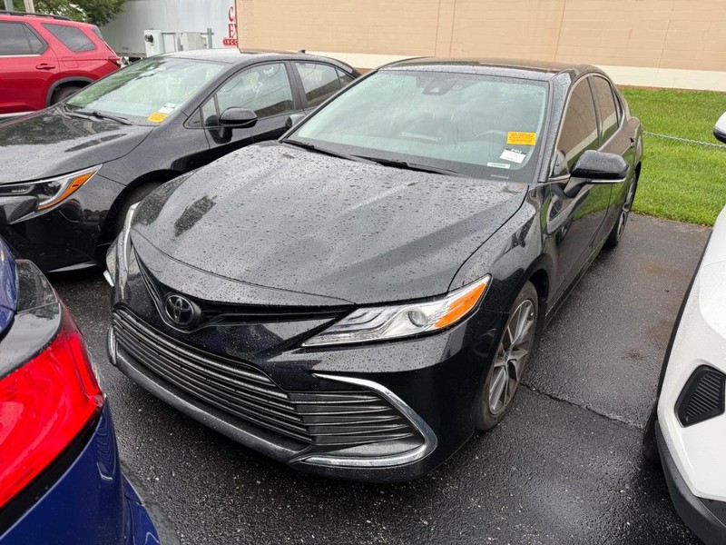 Toyota Camry Vehicle Image 02