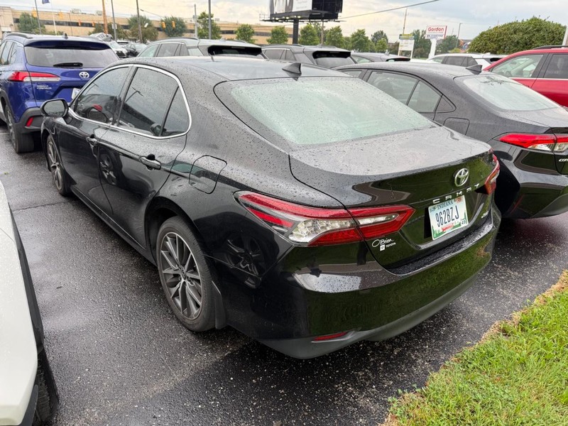 Toyota Camry Vehicle Image 03