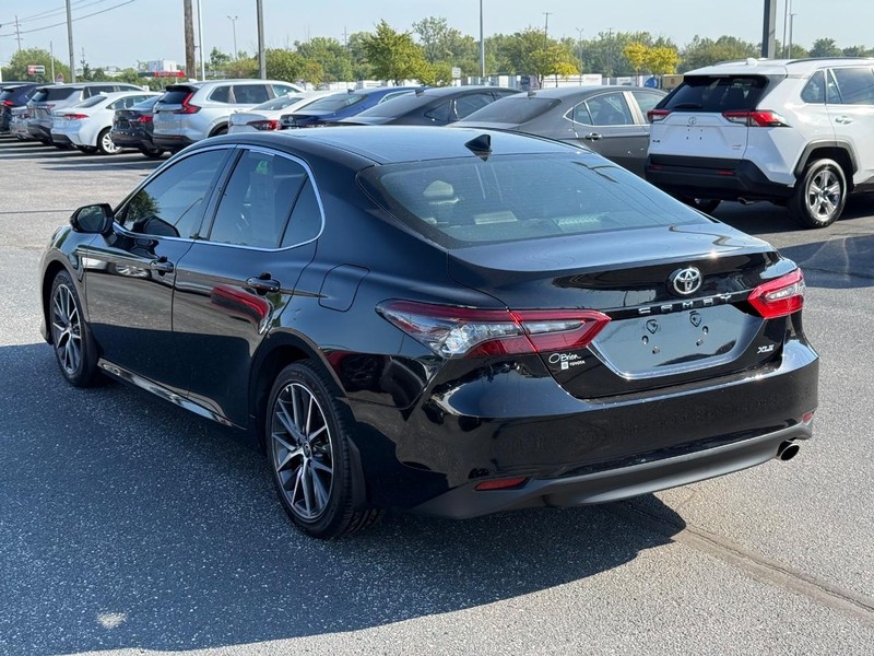 Toyota Camry Vehicle Image 05