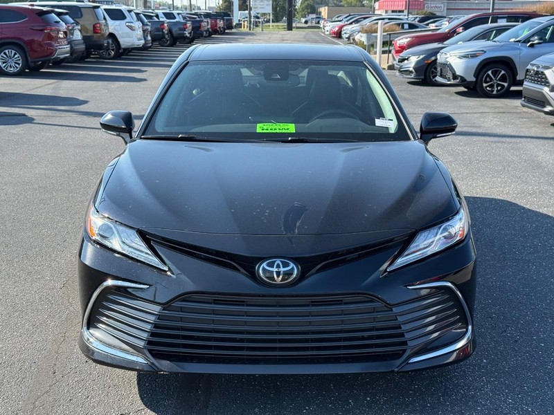 Toyota Camry Vehicle Image 09