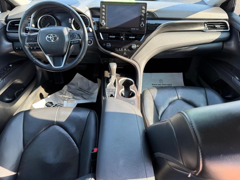 Toyota Camry Vehicle Image 11
