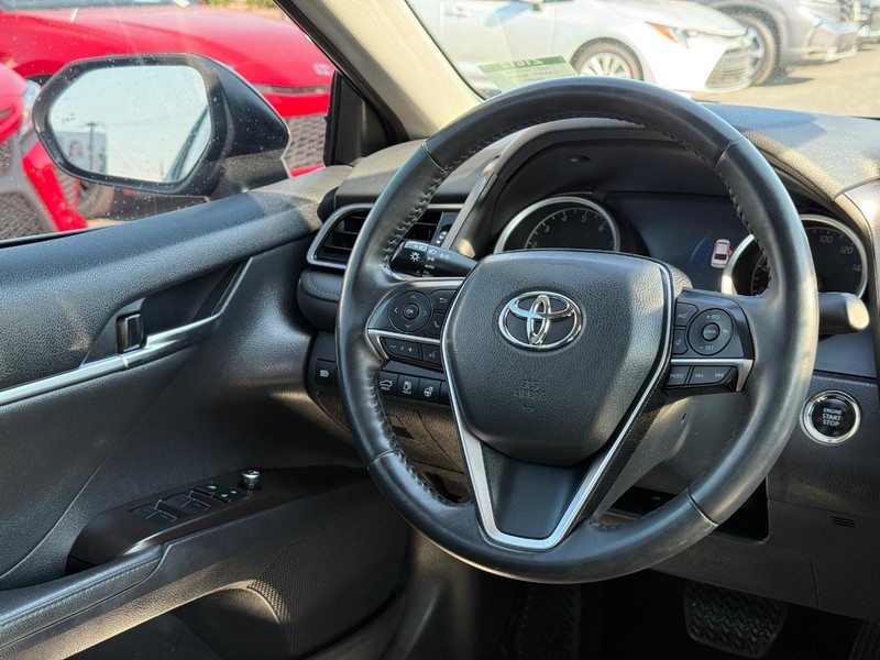 Toyota Camry Vehicle Image 12