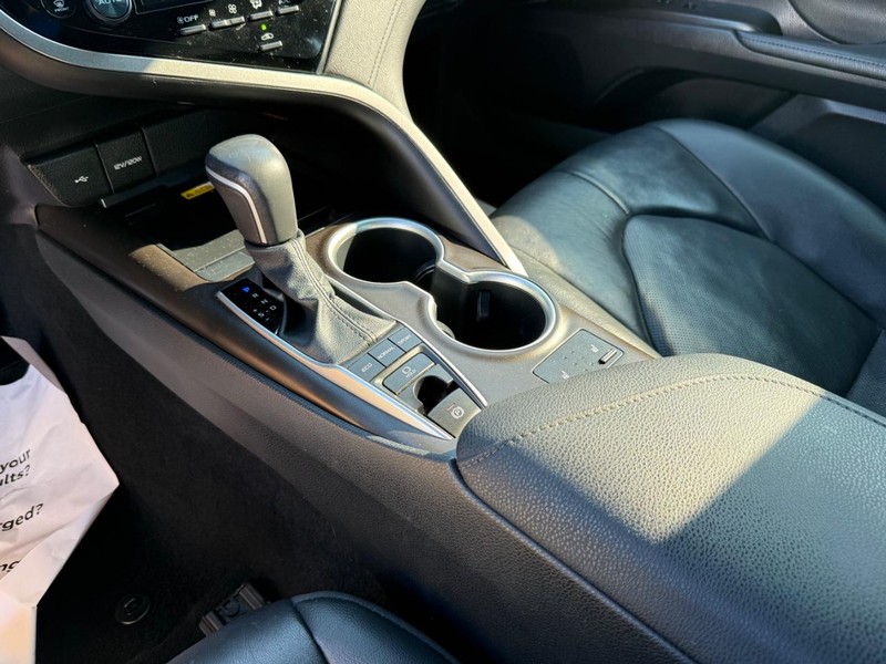 Toyota Camry Vehicle Image 19