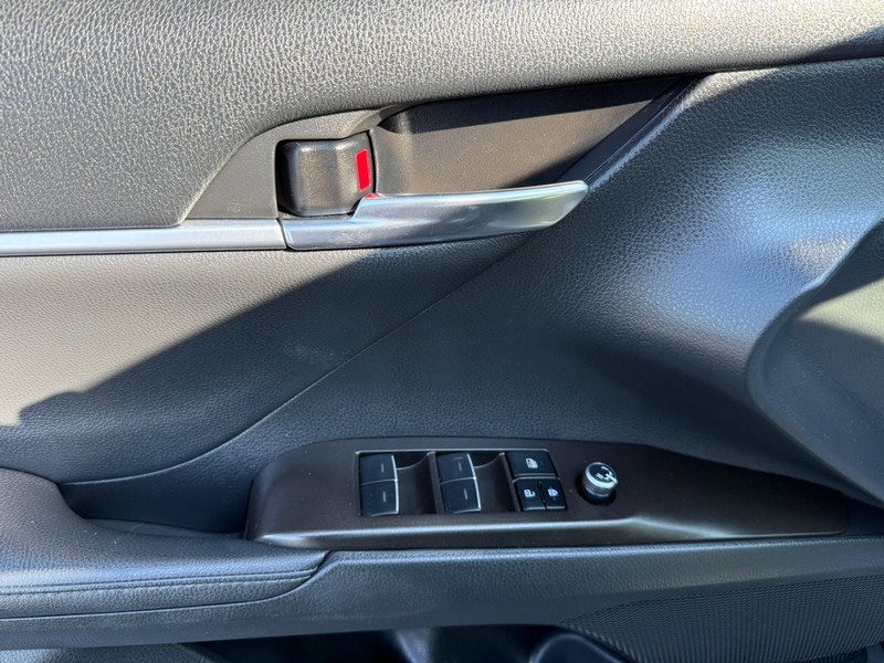 Toyota Camry Vehicle Image 23