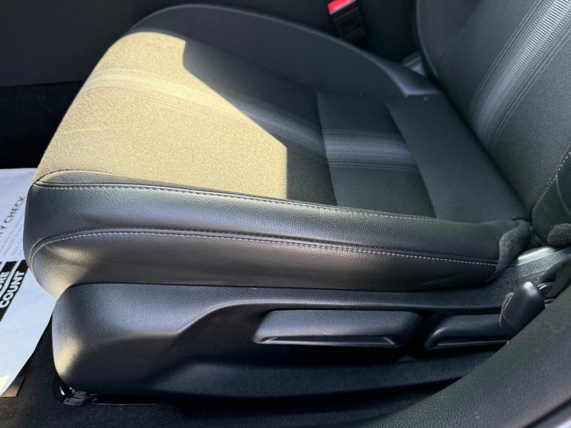 Honda Civic Sedan Vehicle Image 24