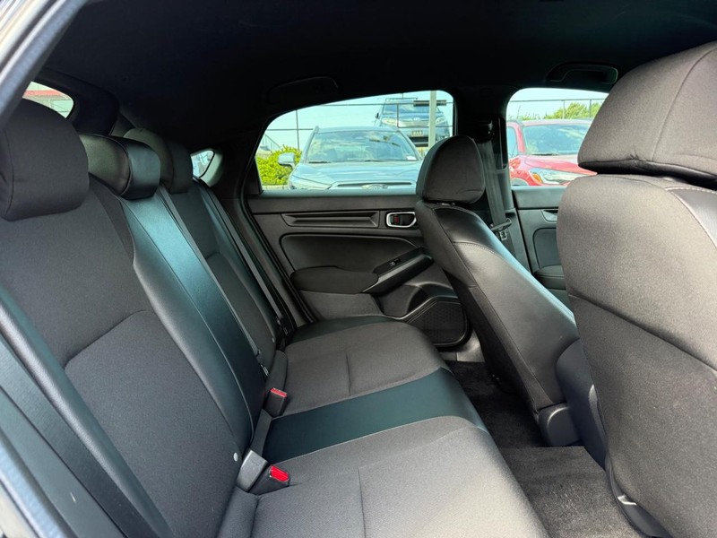 Honda Civic Hatchback Vehicle Image 10