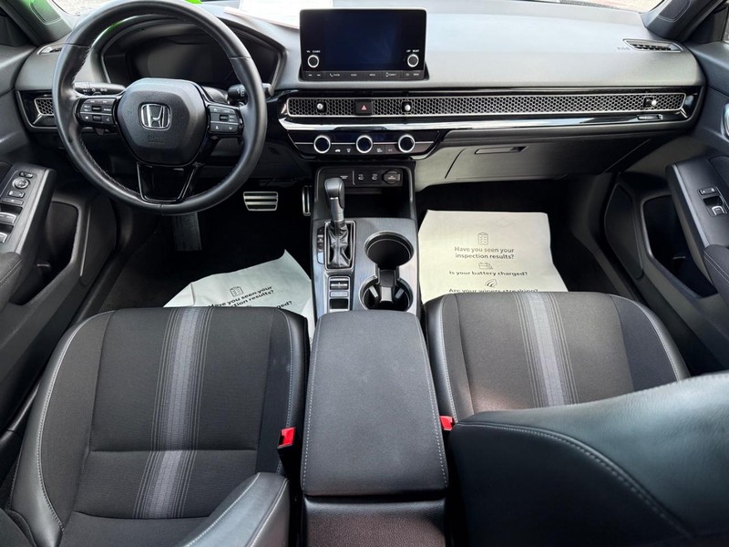 Honda Civic Hatchback Vehicle Image 11