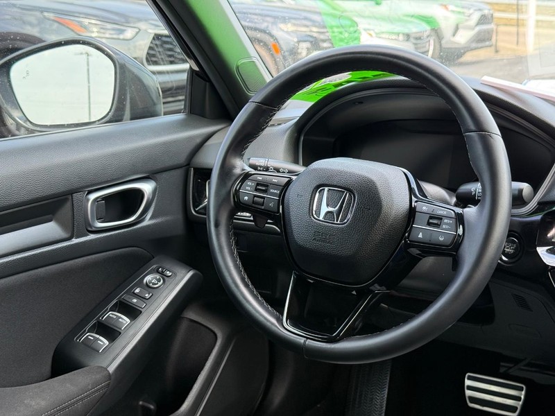 Honda Civic Hatchback Vehicle Image 12