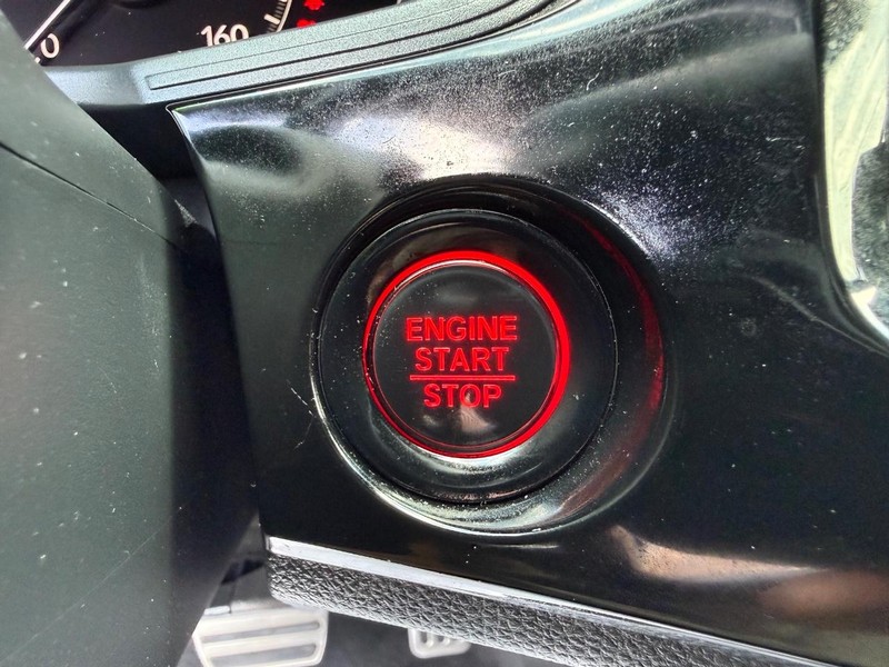 Honda Civic Hatchback Vehicle Image 15