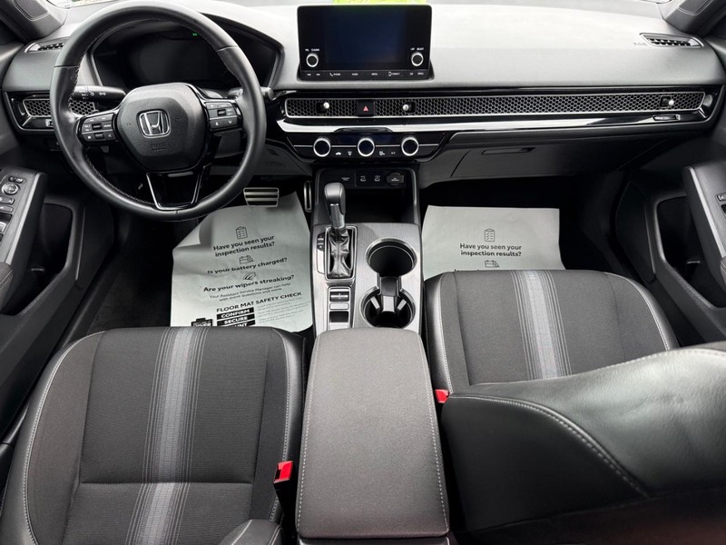 Honda Civic Hatchback Vehicle Image 11