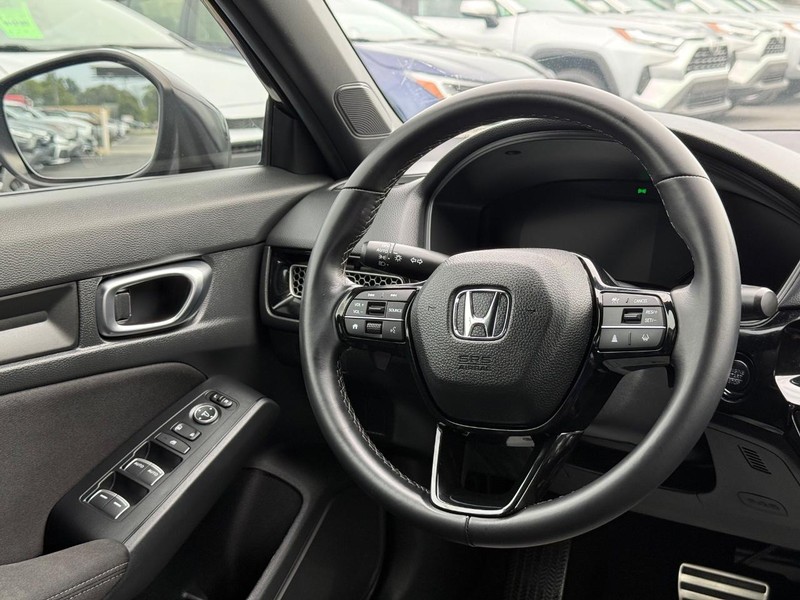 Honda Civic Hatchback Vehicle Image 12