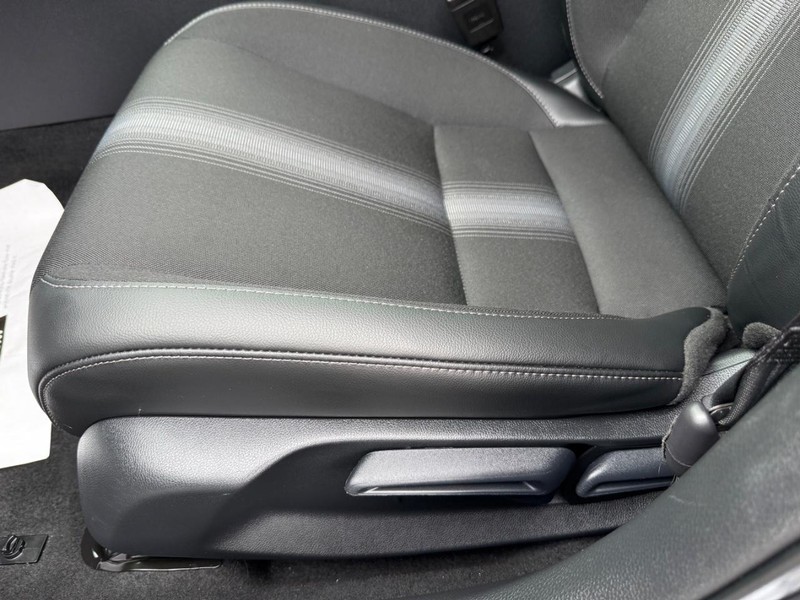 Honda Civic Hatchback Vehicle Image 24