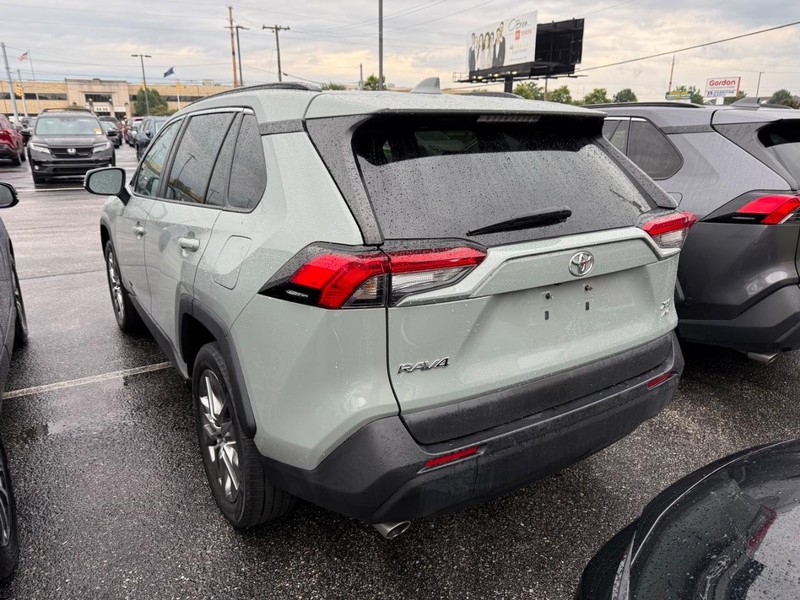 Toyota RAV4 Vehicle Image 03