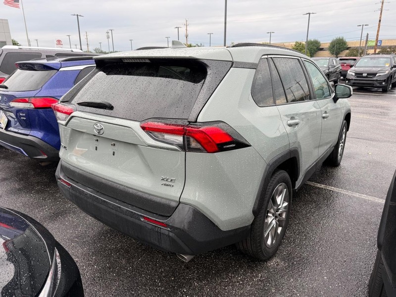 Toyota RAV4 Vehicle Image 04