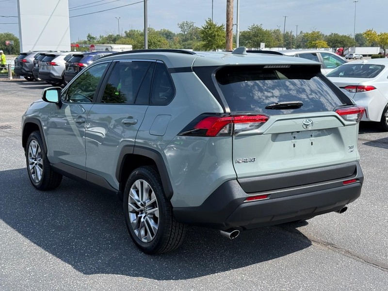 Toyota RAV4 Vehicle Image 05