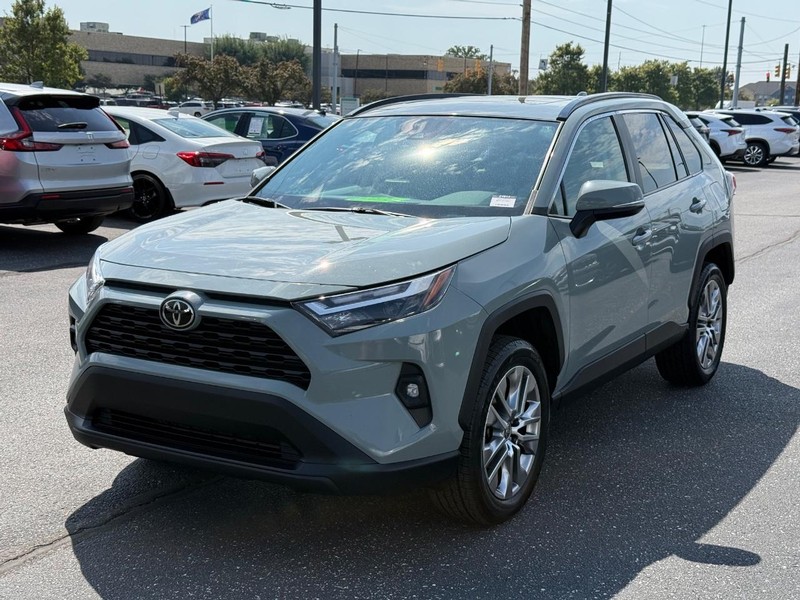 Toyota RAV4 Vehicle Image 09