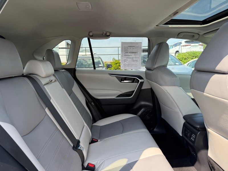 Toyota RAV4 Vehicle Image 11
