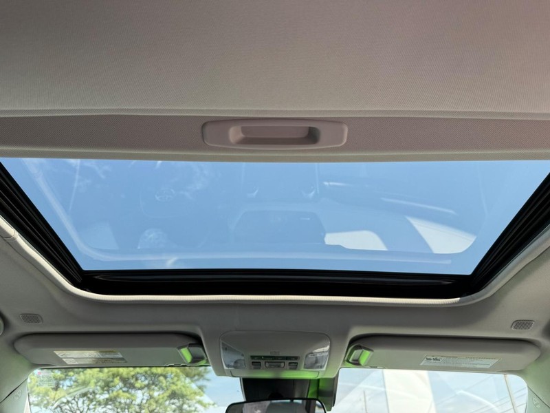 Toyota RAV4 Vehicle Image 12