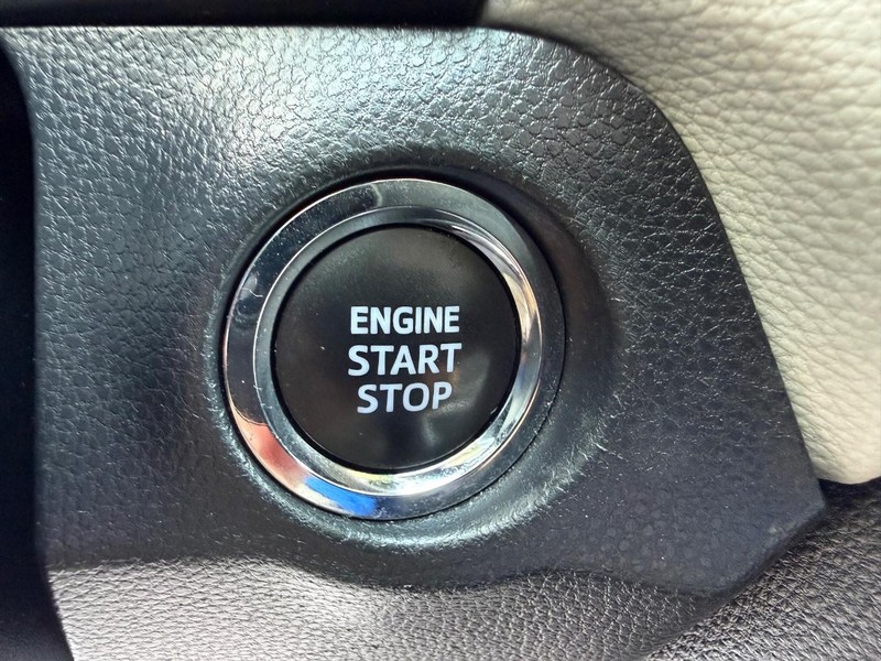 Toyota RAV4 Vehicle Image 17