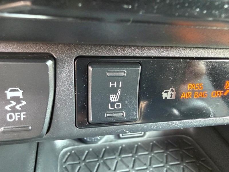 Toyota RAV4 Vehicle Image 18