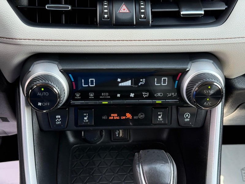 Toyota RAV4 Vehicle Image 21