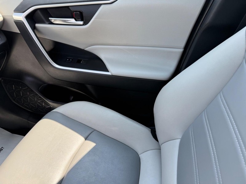 Toyota RAV4 Vehicle Image 23
