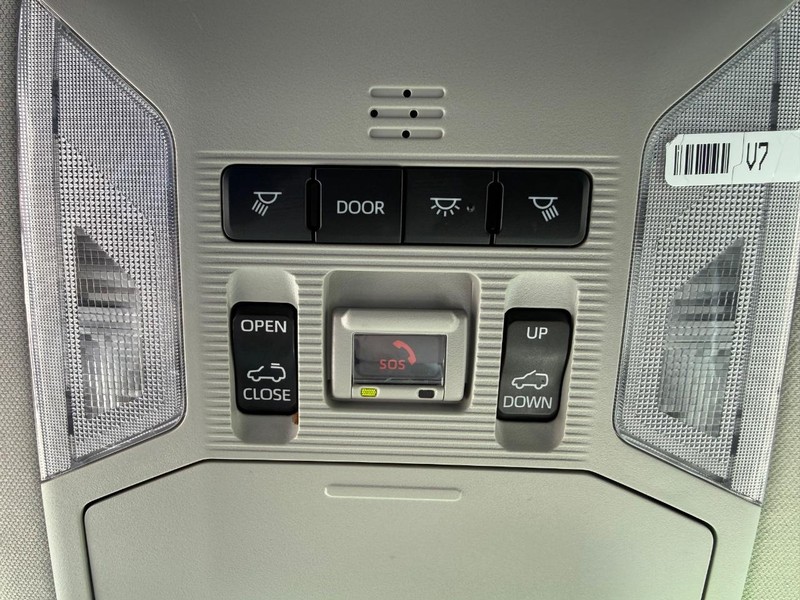 Toyota RAV4 Vehicle Image 24