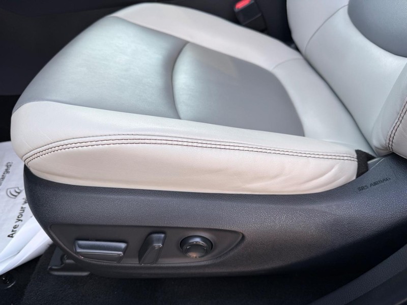 Toyota RAV4 Vehicle Image 28