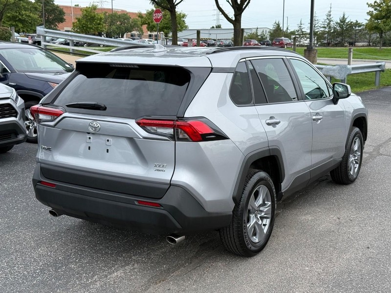Toyota RAV4 Vehicle Image 03