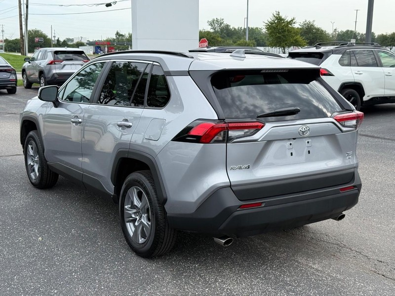 Toyota RAV4 Vehicle Image 05