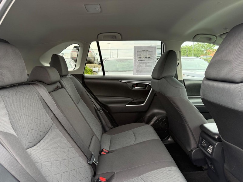 Toyota RAV4 Vehicle Image 10