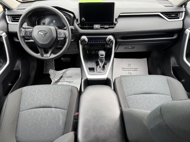 Toyota RAV4 Vehicle Image 11