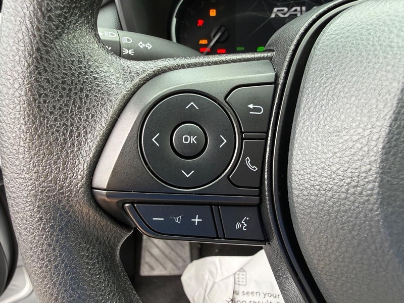 Toyota RAV4 Vehicle Image 13