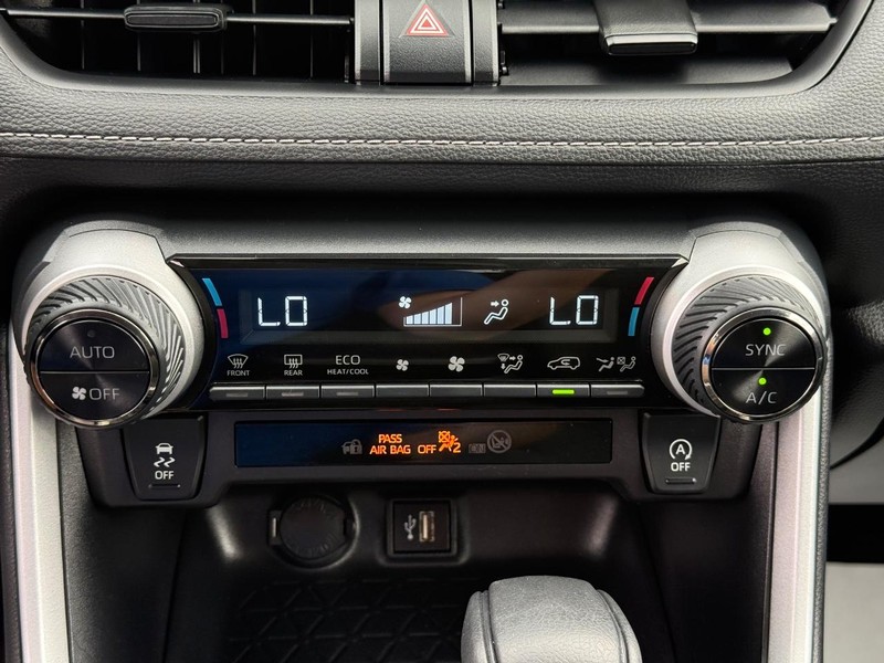 Toyota RAV4 Vehicle Image 18
