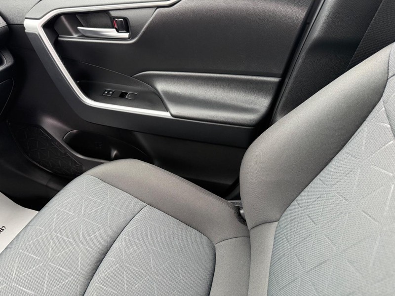 Toyota RAV4 Vehicle Image 20