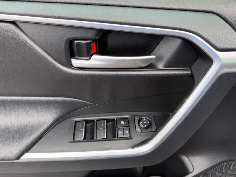 Toyota RAV4 Vehicle Image 23