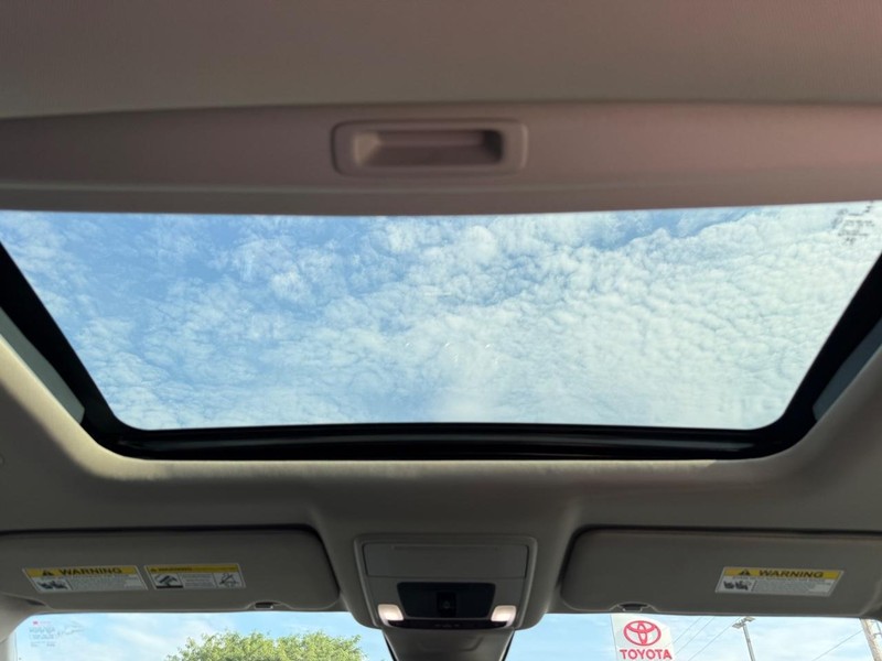 Honda CR-V Vehicle Image 12