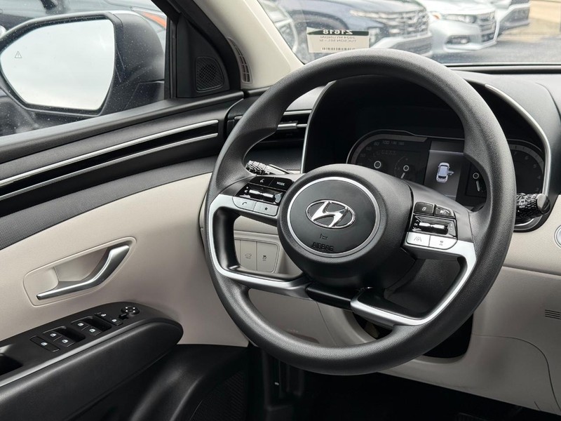 Hyundai Tucson Vehicle Image 13