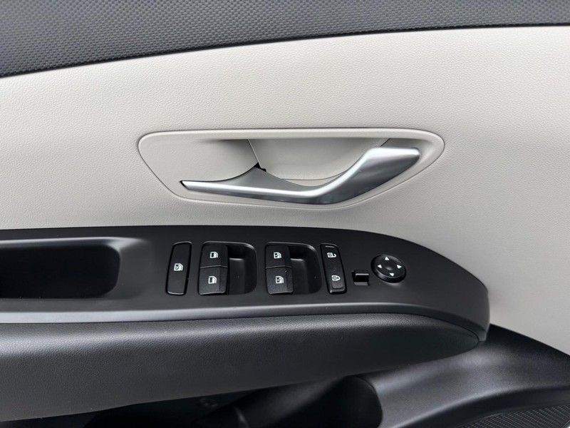 Hyundai Tucson Vehicle Image 24