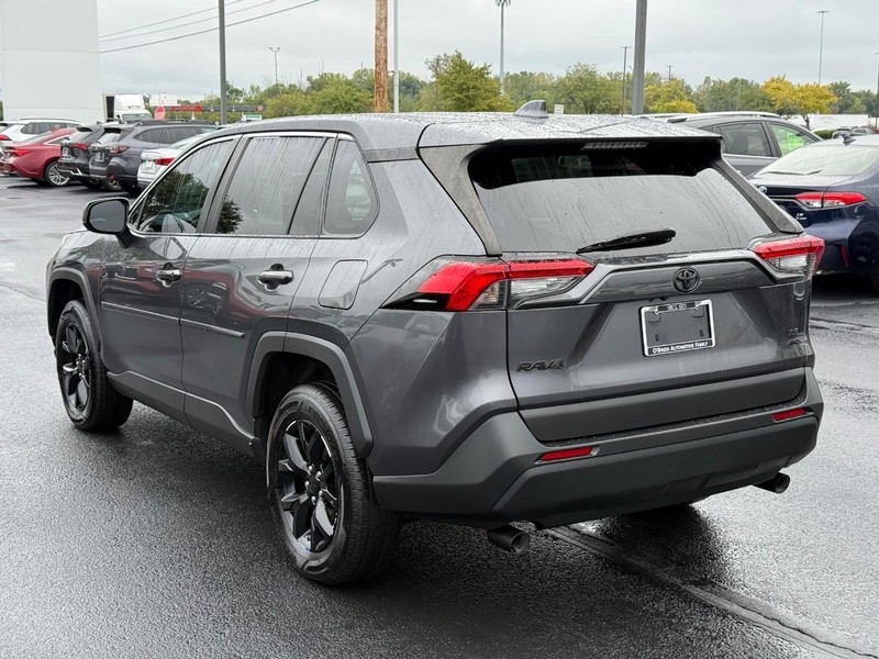 Toyota RAV4 Vehicle Image 05