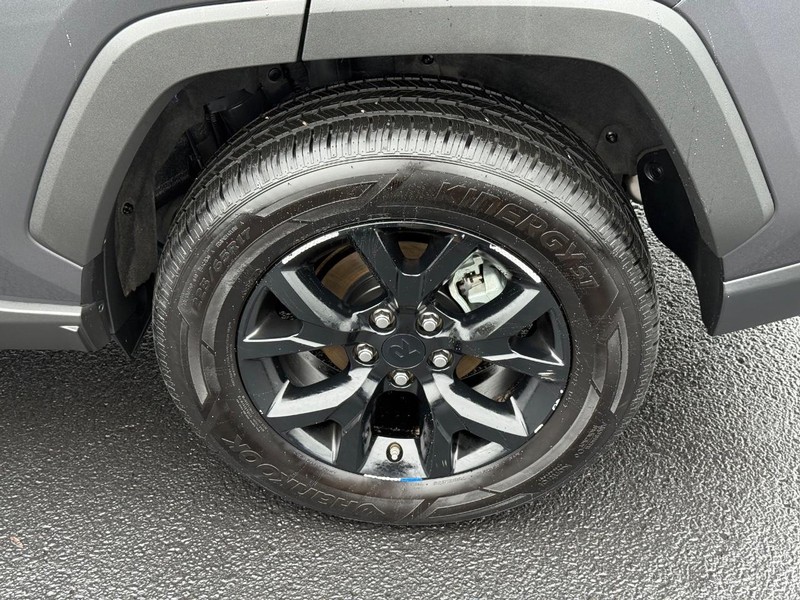 Toyota RAV4 Vehicle Image 06