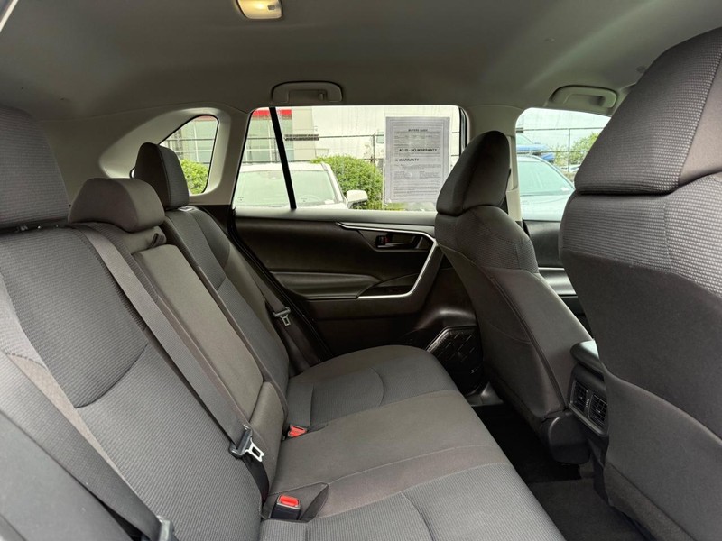 Toyota RAV4 Vehicle Image 10