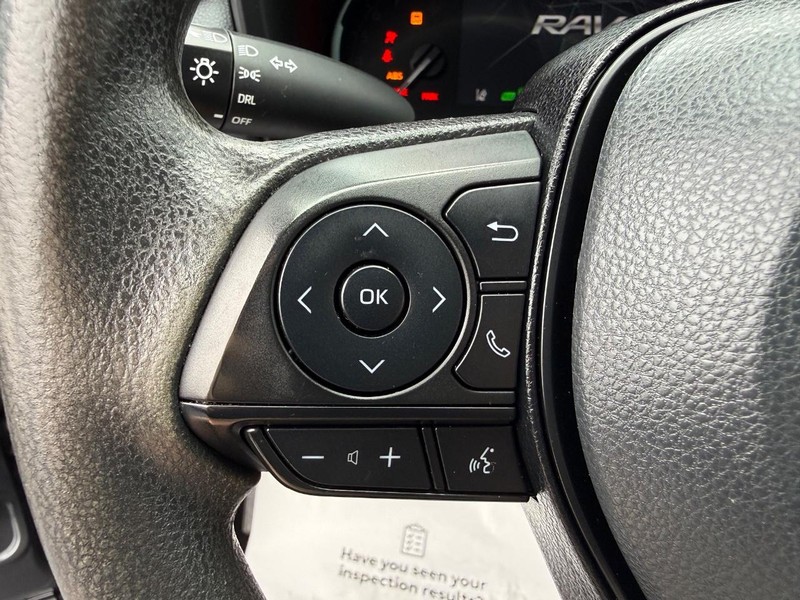 Toyota RAV4 Vehicle Image 13