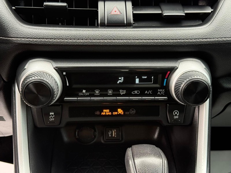 Toyota RAV4 Vehicle Image 17