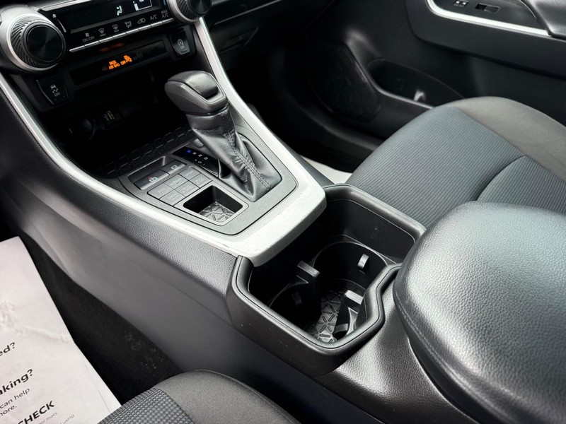Toyota RAV4 Vehicle Image 18