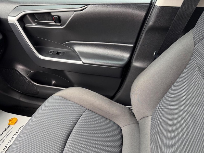 Toyota RAV4 Vehicle Image 19